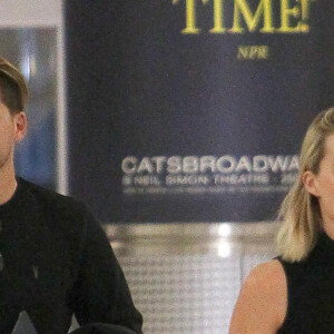 Exclusif - Margot Robbie et son mari Tom Ackerley arrivent à l'aéroport JFK de New York le 8 octobre 2017