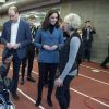 Kate Middleton, duchesse de Cambridge, enceinte de son troisième enfant, ici en discussion avec Judy Murray, accompagnait le prince William et le prince Harry au stade de West Ham dans l'est de Londres le 18 octobre 2017 pour la remise des diplômes d'apprentis coachs formés par Coach Core, un programme lancé par leur fondation royale en 2012.