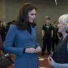 Kate Middleton, duchesse de Cambridge, enceinte de son troisième enfant, ici en discussion avec Judy Murray, accompagnait le prince William et le prince Harry au stade de West Ham dans l'est de Londres le 18 octobre 2017 pour la remise des diplômes d'apprentis coachs formés par Coach Core, un programme lancé par leur fondation royale en 2012.