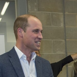 Kate Middleton, duchesse de Cambridge, enceinte de son troisième enfant, accompagnait le prince William et le prince Harry au stade de West Ham dans l'est de Londres le 18 octobre 2017 pour la remise des diplômes d'apprentis coachs formés par Coach Core, un programme lancé par leur fondation royale en 2012.