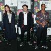 Rainey Qualley, Brandon Thomas Lee et Cordell Broadus au défilé Erdem x H&M à Los Angeles. Le 18 octobre 2017.