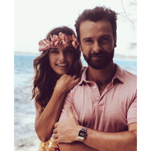 Laëtitia Milot complice avec Philippe Bas et Amaury de Crayencour, à qui elle donne la réplique dans "Coup de foudre à Bora Bora", nouveau téléfilm de TF1.