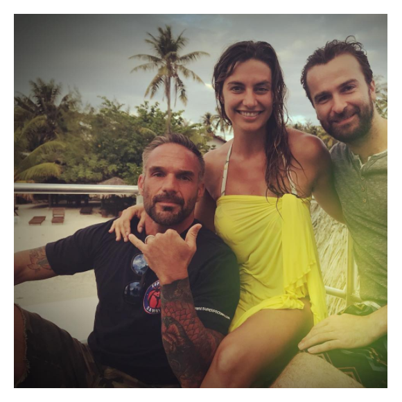 Laëtitia Milot complice avec Philippe Bas et Amaury de Crayencour, à qui elle donne la réplique dans "Coup de foudre à Bora Bora", nouveau téléfilm de TF1.