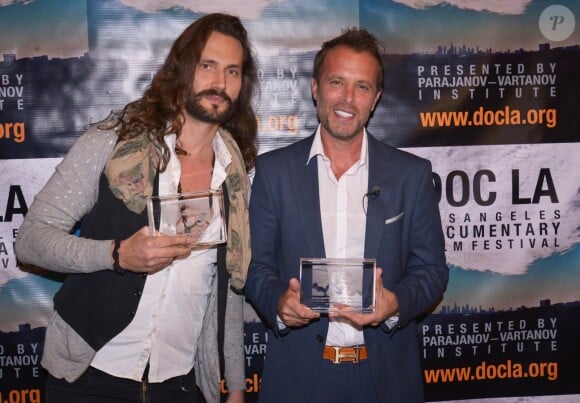 Le réalisateur Didier Beringuer et le producteur Fabrice Sopoglian - Fabrice Sopoglian reçoit deux Awards pour le documentaire "VIF" sur la vie de Christian Audigier lors du festival DOC LA à Los Angeles le 20 octobre 2017.