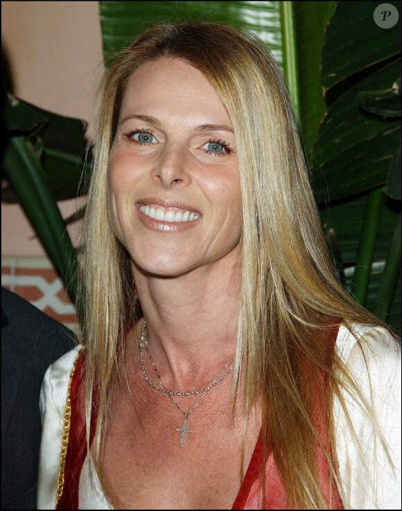 Catherine Oxenberg à Hollywood en 2004