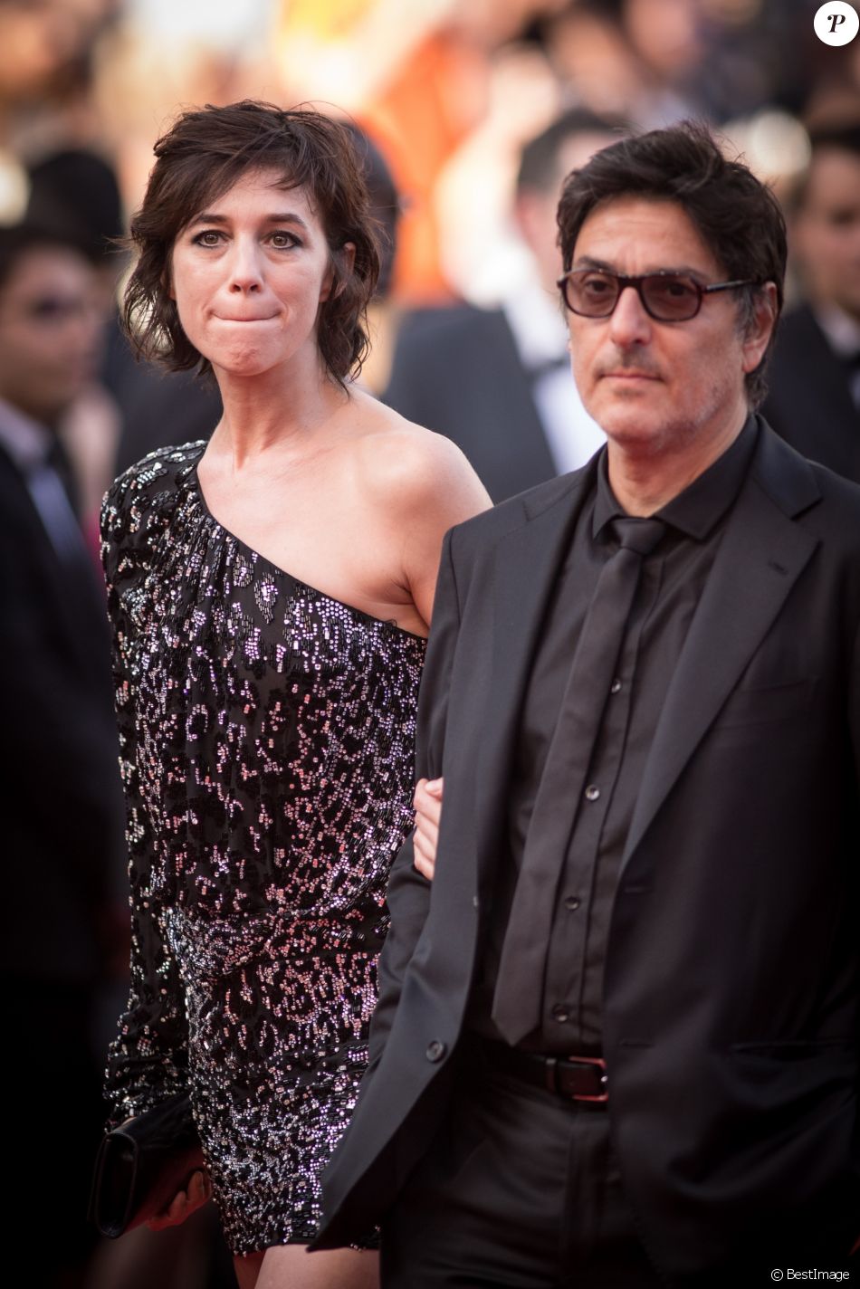 Charlotte Gainsbourg et son compagnon Yvan Attal Montée des marches du film The Meyerowitz