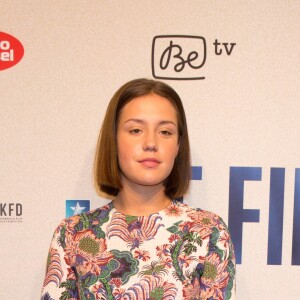 Adèle Exarchopoulos arrive à l'avant-première de "Le Fidèle" à Bruxelles le 23 septembre 2017.