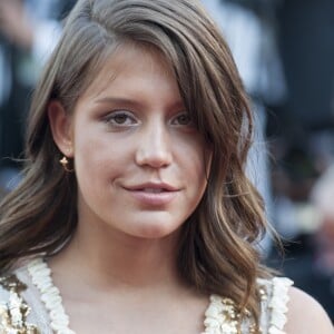 Adèle Exarchopoulos à la montée des marches de la soirée du 70e Anniversaire du Festival International du Film de Cannes, le 23 mai 2017. © Pierre Perusseau/Bestimage