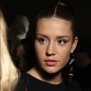 Adèle Exarchopoulos (enceinte) - Backstage du défilé de mode prêt-à-porter automne-hiver 2017/2018 "Louis Vuitton" au Musée du Louvre à Paris le 7 mars 2017.