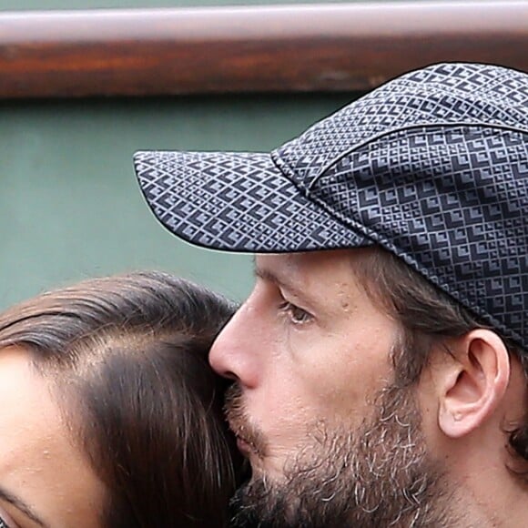 Naissance - Nicolas Duvauchelle est papa pour la troisième fois d'un petit garçon prénommé Andrea - Nicolas Duvauchelle et sa compagne Anouchka Alsif - People dans les tribunes des internationaux de France de Roland Garros à Paris le 3 juin 2016. © Cyril Moreau / Bestimage