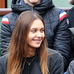 Nicolas Duvauchelle et sa compagne Anouchka - People dans les tribunes des internationaux de France de Roland Garros à Paris le 3 juin 2016. © Cyril Moreau / Bestimage