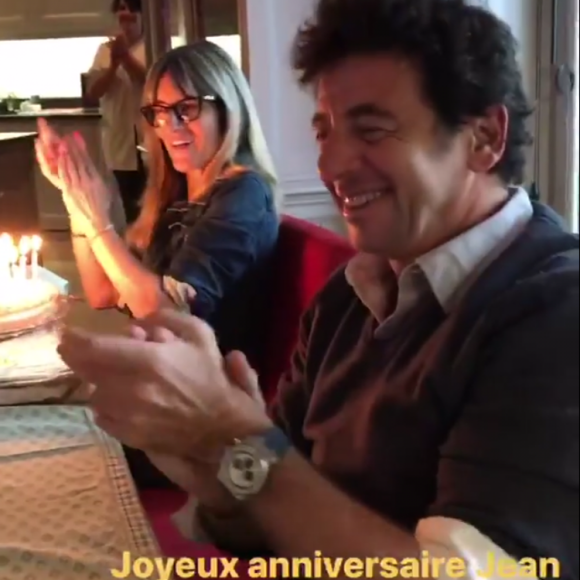 Sylviane, la nounou de Jade et Joy, et Patrick Bruel célébrant les 79 ans de Jean-Claude Camus avec Johnny et Laeticia Hallyday à Marnes-la-Coquette, le 29 octobre 2017. 