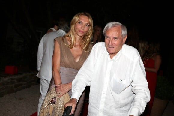 Gérard de Villiers et sa dernière compagne Sylvie Elias, à Saint-Tropez, le 23 juillet 2012.