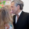 Arielle Dombasle et son mari Bernard-Henri Lévy - Vernissage de l'exposition "Heros" de Pierre et Gilles à la galerie Daniel Templon à Paris le 10 avril 2014.