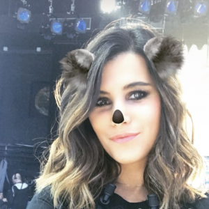 Karine Ferri dévoile sa nouvelle coupe de cheveux sur Instagram : un carré wavy.