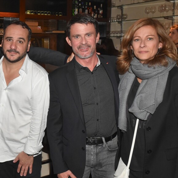 Exclusif - Le fondateur du Festival, l'acteur et metteur en scène Steve Suissa, François-Xavier Demaison, Manuel Valls et sa femme Anne Gravoin - 4e soirée du tout 1er Festival du Théâtre Français en Israël, organisé par Steve Suissa à Tel Aviv, le 30 octobre 2017. © Erez Lichtfeld/Bestimage