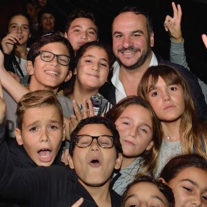 Exclusif - François-Xavier Demaison et les enfants d'une école d'Hertzliya - 4e soirée du tout 1er Festival du Théâtre Français en Israël, organisé par Steve Suissa à Tel Aviv, le 30 octobre 2017. © Erez Lichtfeld/Bestimage