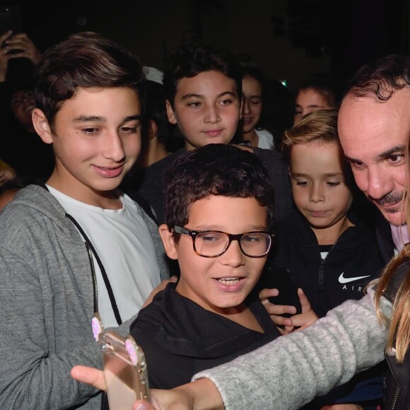 Exclusif - François-Xavier Demaison et les enfants d'une école d'Hertzliya - 4e soirée du tout 1er Festival du Théâtre Français en Israël, organisé par Steve Suissa à Tel Aviv, le 30 octobre 2017. © Erez Lichtfeld/Bestimage