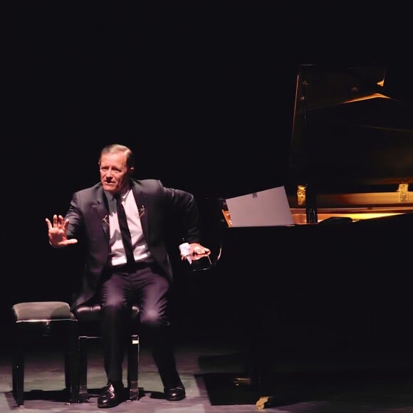 Francis Huster - 3e soirée du tout 1er Festival du Théâtre Français en Israël, organisé par Steve Suissa à Tel Aviv, le 29 octobre 2017. © Erez Lichtfeld/Bestimage