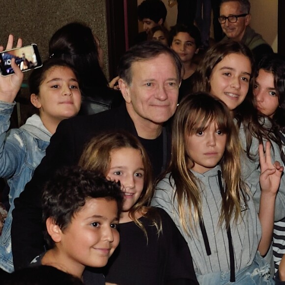 Exclusif - Francis Huster avec des élèves - 1re soirée du tout 1er Festival du Théâtre Français en Israël, organisé par Steve Suissa à Tel Aviv, le 22 octobre 2017. © Erez Lichtfeld/Bestimage