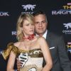 Sunrise Coigney et son mari Mark Ruffalo à la première de 'Thor: Ragnarok' à Hollywood, le 10 octobre 2017