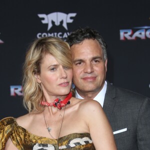 Sunrise Coigney et son mari Mark Ruffalo à la première de 'Thor: Ragnarok' à Hollywood, le 10 octobre 2017