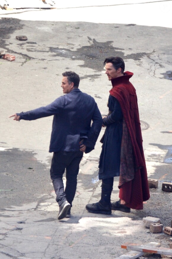 Exclusif - Mark Ruffalo et Benedict Cumberbatch sur le tournage du film "Avengers: Infinity War" à Atlanta, Géorgie, Etats-Unis, le 27 juin 2017.