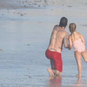 Exclusif - David Beckham et ses enfants Brooklyn, Romeo, Cruz et Harper profitent d'un après-midi ensoleillé à la plage. Malibu, le 22 octobre 2017.