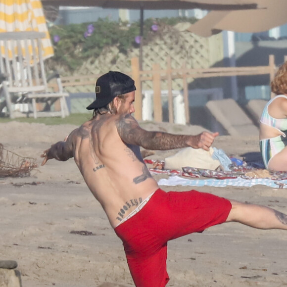 Exclusif - David Beckham et ses enfants Brooklyn, Romeo, Cruz et Harper profitent d'un après-midi ensoleillé à la plage. Malibu, le 22 octobre 2017.