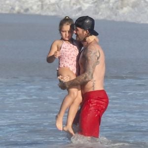 Exclusif - David Beckham et ses enfants Brooklyn, Romeo, Cruz et Harper profitent d'un après-midi ensoleillé à la plage. Malibu, le 22 octobre 2017.