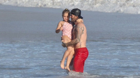 David Beckham : Sexy et bienveillant en vacances avec ses enfants