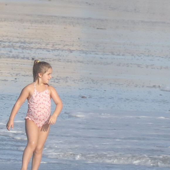 Exclusif - David Beckham et ses enfants Brooklyn, Romeo, Cruz et Harper profitent d'un après-midi ensoleillé à la plage. Malibu, le 22 octobre 2017.
