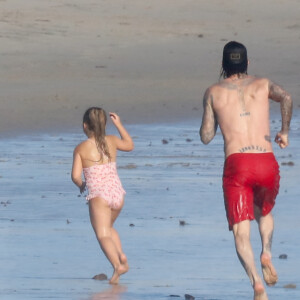 Exclusif - David Beckham et ses enfants Brooklyn, Romeo, Cruz et Harper profitent d'un après-midi ensoleillé à la plage. Malibu, le 22 octobre 2017.