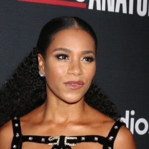 Kelly McCreary - Les stars de "Grey's Anatomy" réunis pour fêter la diffusion du 300e épisode de la série au restaurant TAO à Hollywood, le 5 novembre 2017.