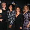 Betsy Beers, Shonda Rhimes, Debbie Allen, Krista Vernoff - Les stars de "Grey's Anatomy" réunis pour fêter la diffusion du 300e épisode de la série au restaurant TAO à Hollywood, le 5 novembre 2017.