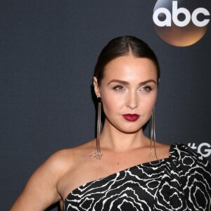 Camilla Luddington - Les stars de "Grey's Anatomy" réunis pour fêter la diffusion du 300e épisode de la série au restaurant TAO à Hollywood, le 5 novembre 2017.