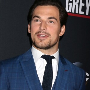 Giacomo Gianniotti - Les stars de "Grey's Anatomy" réunis pour fêter la diffusion du 300e épisode de la série au restaurant TAO à Hollywood, le 5 novembre 2017.