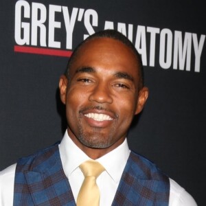 Jason George - Les stars de "Grey's Anatomy" réunis pour fêter la diffusion du 300e épisode de la série au restaurant TAO à Hollywood, le 5 novembre 2017.