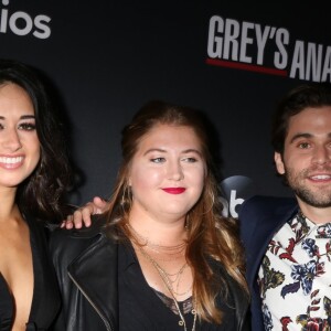 Jeanine Mason, Jaicy Elliot et Jake Borelli - Les stars de "Grey's Anatomy" réunis pour fêter la diffusion du 300e épisode de la série au restaurant TAO à Hollywood, le 5 novembre 2017.