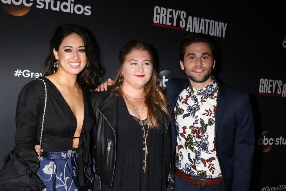 Jeanine Mason, Jaicy Elliot et Jake Borelli - Les stars de "Grey's Anatomy" réunis pour fêter la diffusion du 300e épisode de la série au restaurant TAO à Hollywood, le 5 novembre 2017.