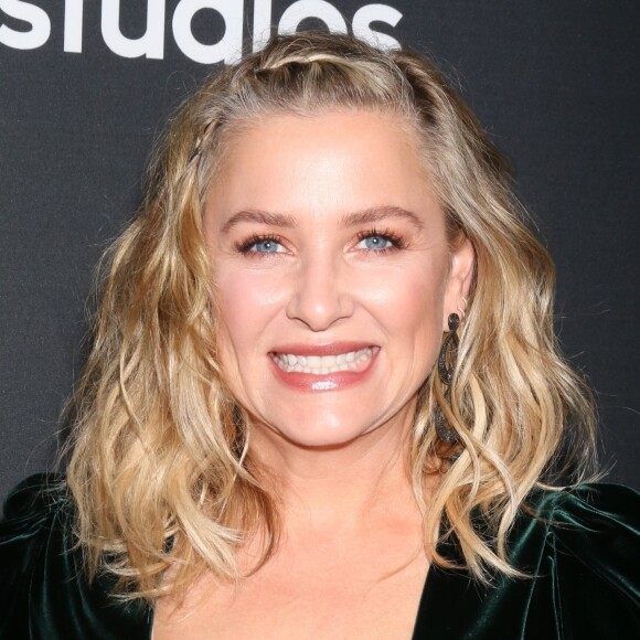 Jessica Capshaw - Les stars de "Grey's Anatomy" réunis pour fêter la diffusion du 300e épisode de la série au restaurant TAO à Hollywood, le 5 novembre 2017.