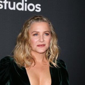 Jessica Capshaw - Les stars de "Grey's Anatomy" réunis pour fêter la diffusion du 300e épisode de la série au restaurant TAO à Hollywood, le 5 novembre 2017.