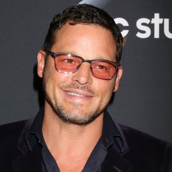 Justin Chambers - Les stars de "Grey's Anatomy" réunis pour fêter la diffusion du 300e épisode de la série au restaurant TAO à Hollywood, le 5 novembre 2017.