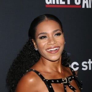 Kelly McCreary - Les stars de "Grey's Anatomy" réunis pour fêter la diffusion du 300e épisode de la série au restaurant TAO à Hollywood, le 5 novembre 2017.