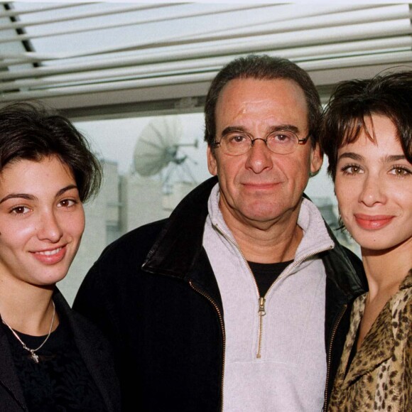 Michel Gugain et ses filles Laurette et Marie à Paris, le 28 octobre 1999.