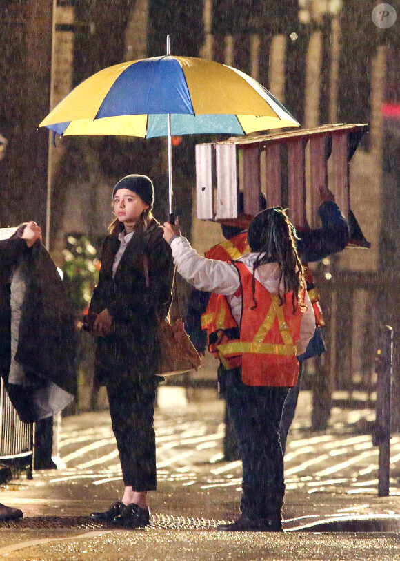 Exclusif - Chloë Grace Moretz sur le tournage du film "The Widow" à Toronto le 2 novembre 2017.