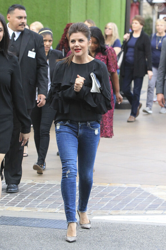 Tiffani Thiessen fait du shopping avec une amie à The Grove à Los Angeles, le 4 avril 2017