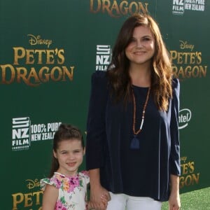 Tiffani Thiessen et sa fille Harper Renn Smith à la première de Pete's Dragon au théâtre El Capitan à Hollywood, le 8 août 2016