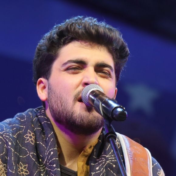 Le chanteur Tibz lors de la 13ème édition des trophées APAJH 2017 (Association de Placement et d'Aide aux Jeunes Handicapés) au Carousel du Louvre à Paris, France, le 07 novembre 2017. © CVS/Bestimage