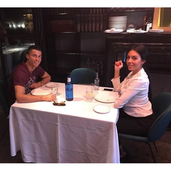 Cristiano Ronaldo et Georgina Rodriguez déjeunant chez Tatel à Madrid en octobre 2017, photo Instagram